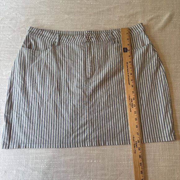 Forever‎ 21 Light Denim Blue & White Striped Mini Skirt Sz 2X Pockets Belt Loops - Picture 6 of 8